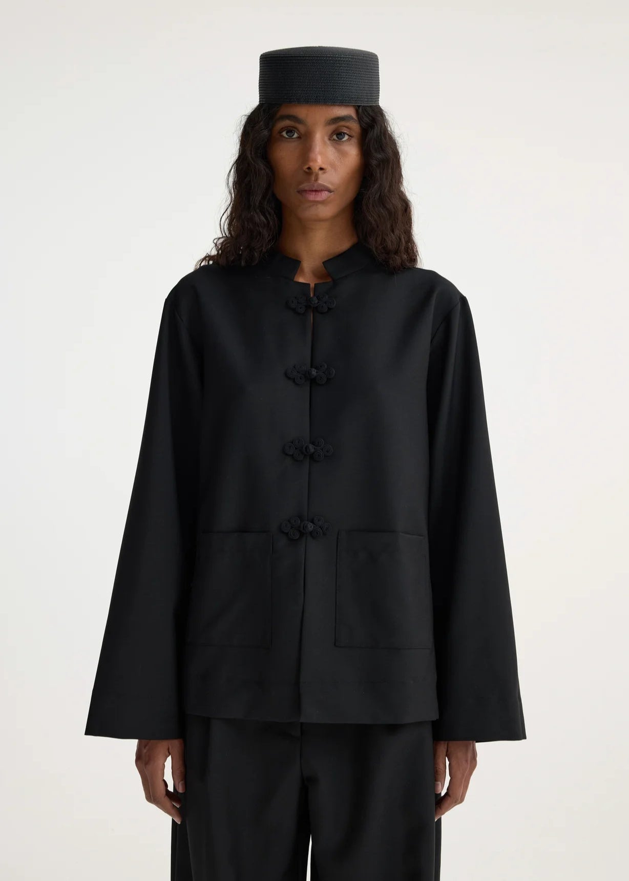 RÓHE MANDARIN CLOSURE JACKET - BLACK