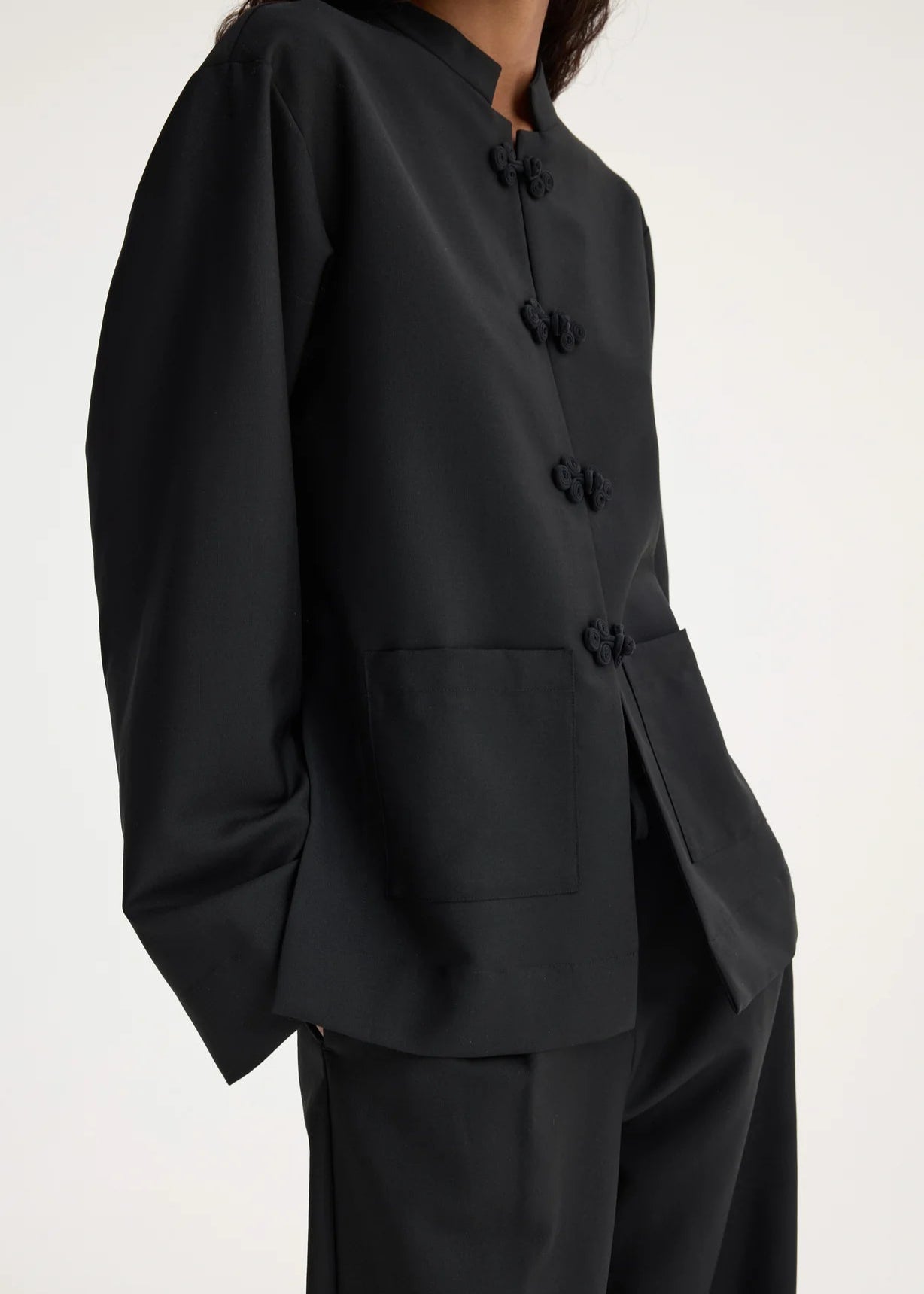 RÓHE MANDARIN CLOSURE JACKET - BLACK