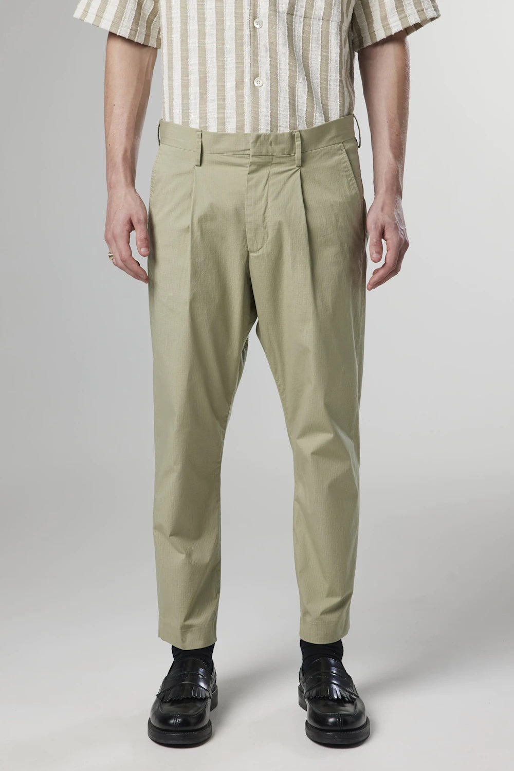 NN07 BILL RELAXED FIT TECH FABRIC TROUSER - PALE GREEN