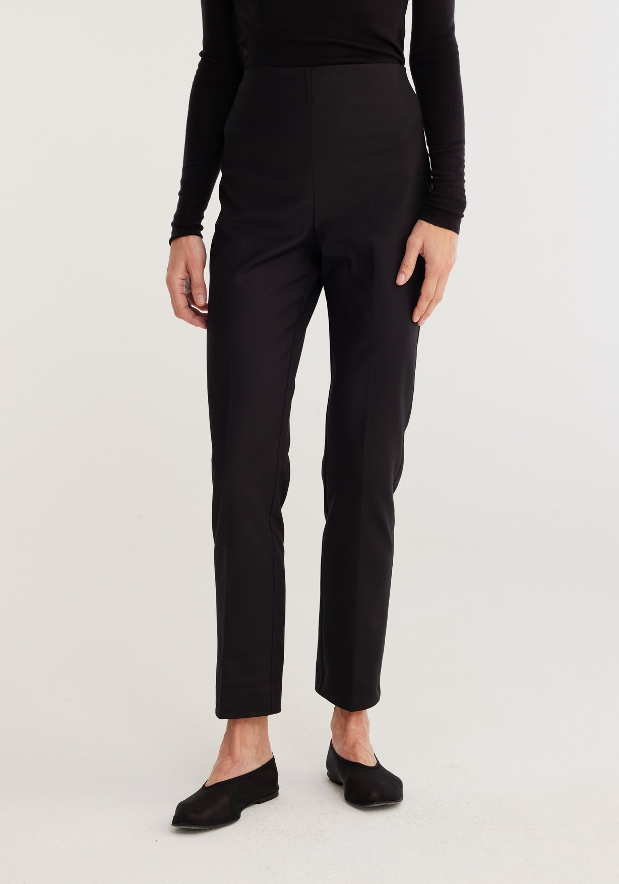 RÓHE CIGARETTE LEG TROUSERS - NOIR