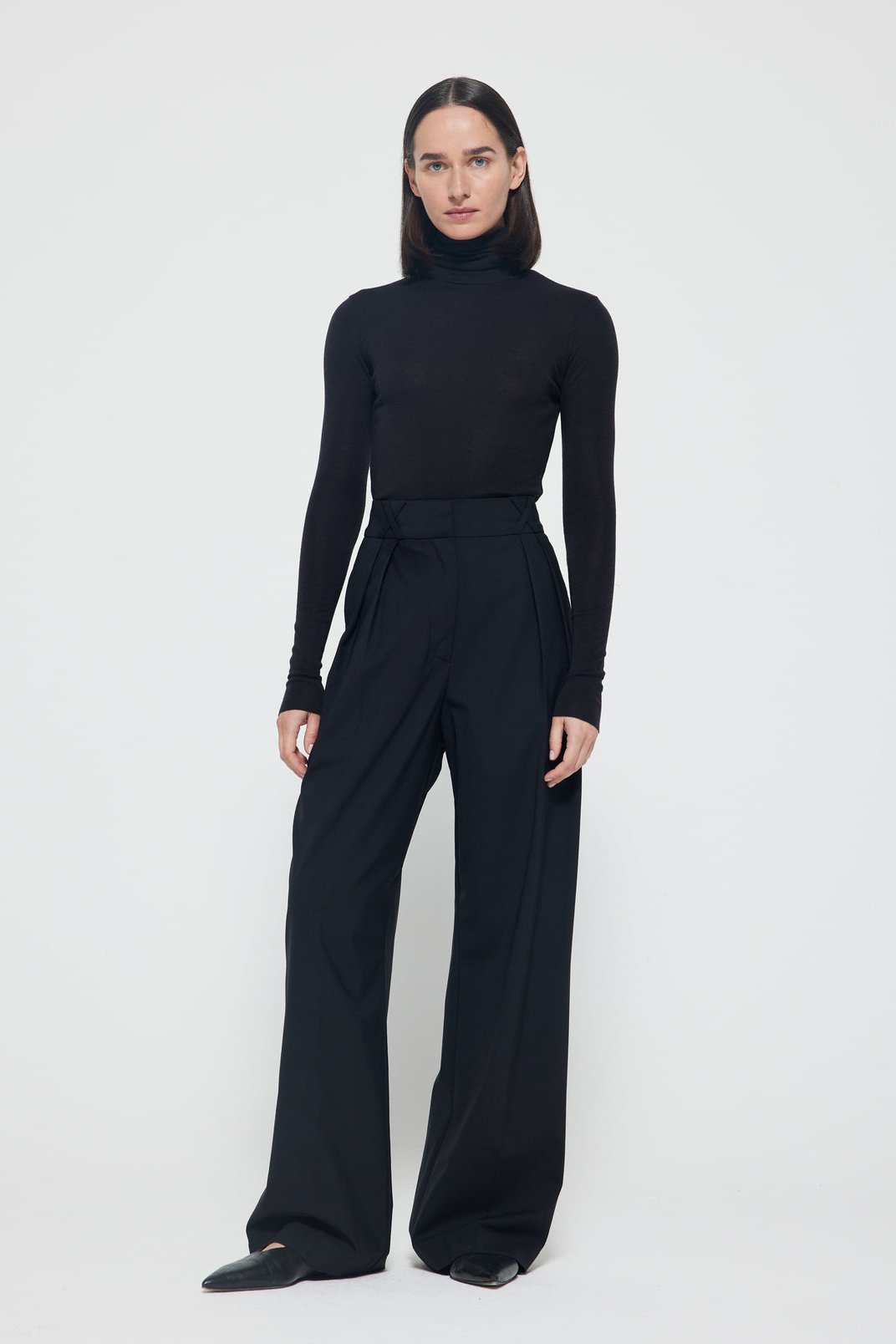 RÓHE FINE MERINO TURTLENECK - NOIR