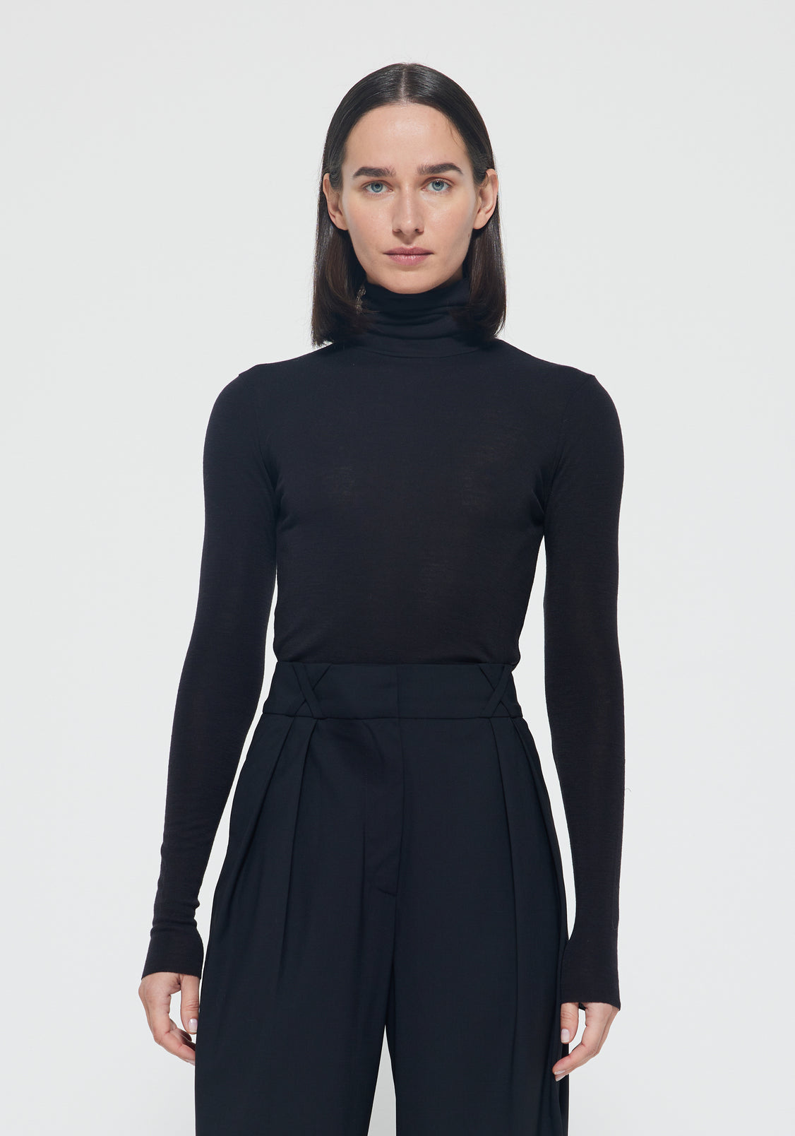 RÓHE FINE MERINO TURTLENECK - NOIR