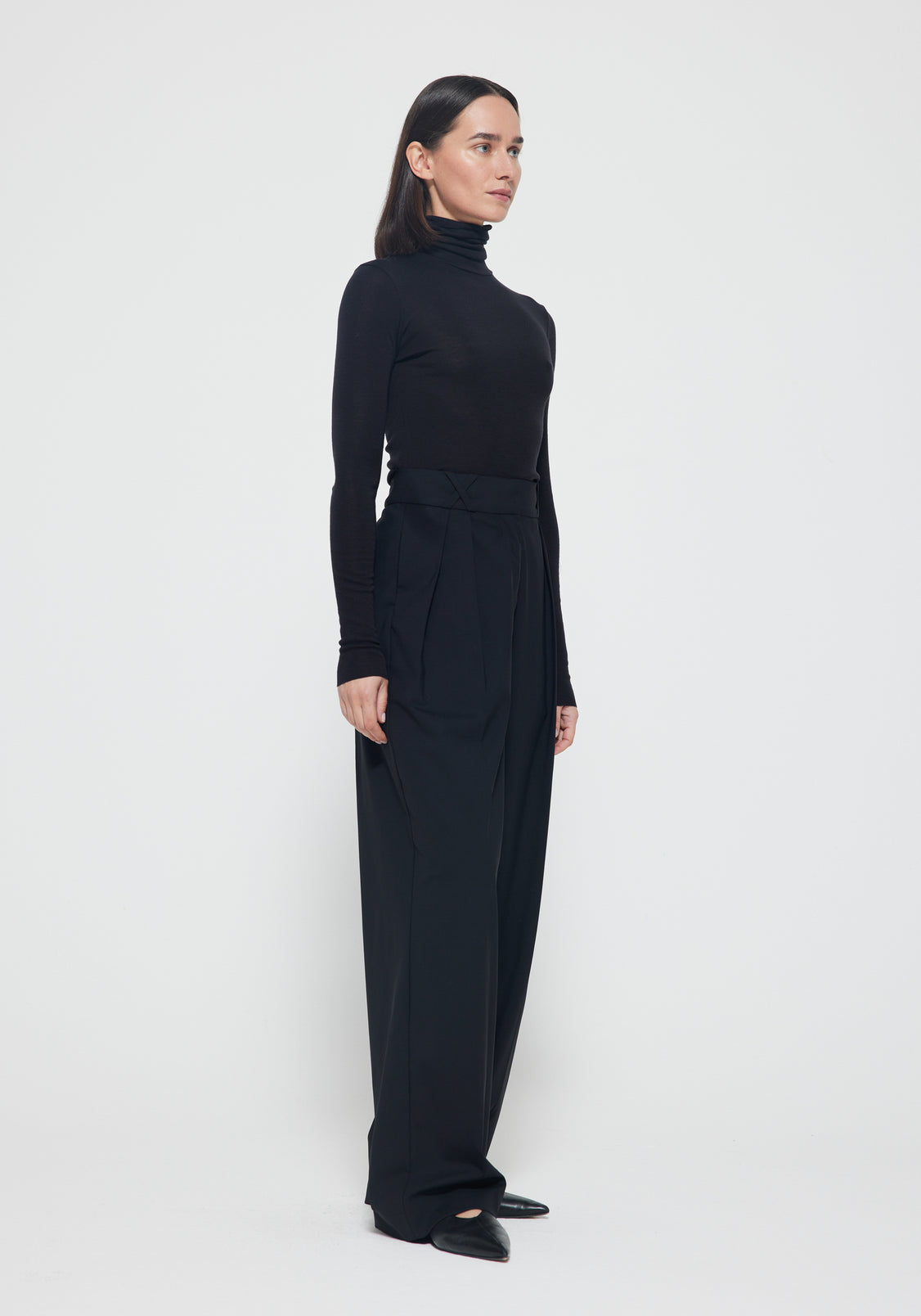 RÓHE FINE MERINO TURTLENECK - NOIR