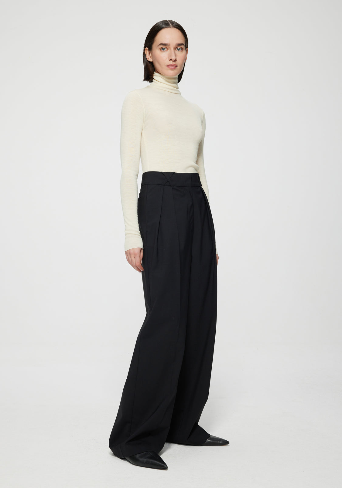 RÓHE FINE MERINO TURTLENECK - OFF-WHITE