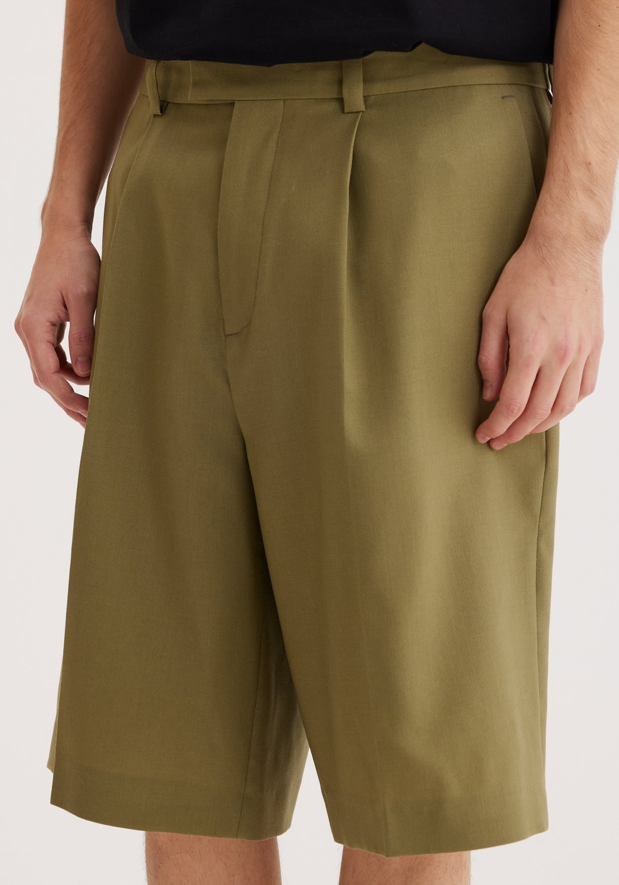 RÓHE MEN BERMUDA SHORTS - SAGE