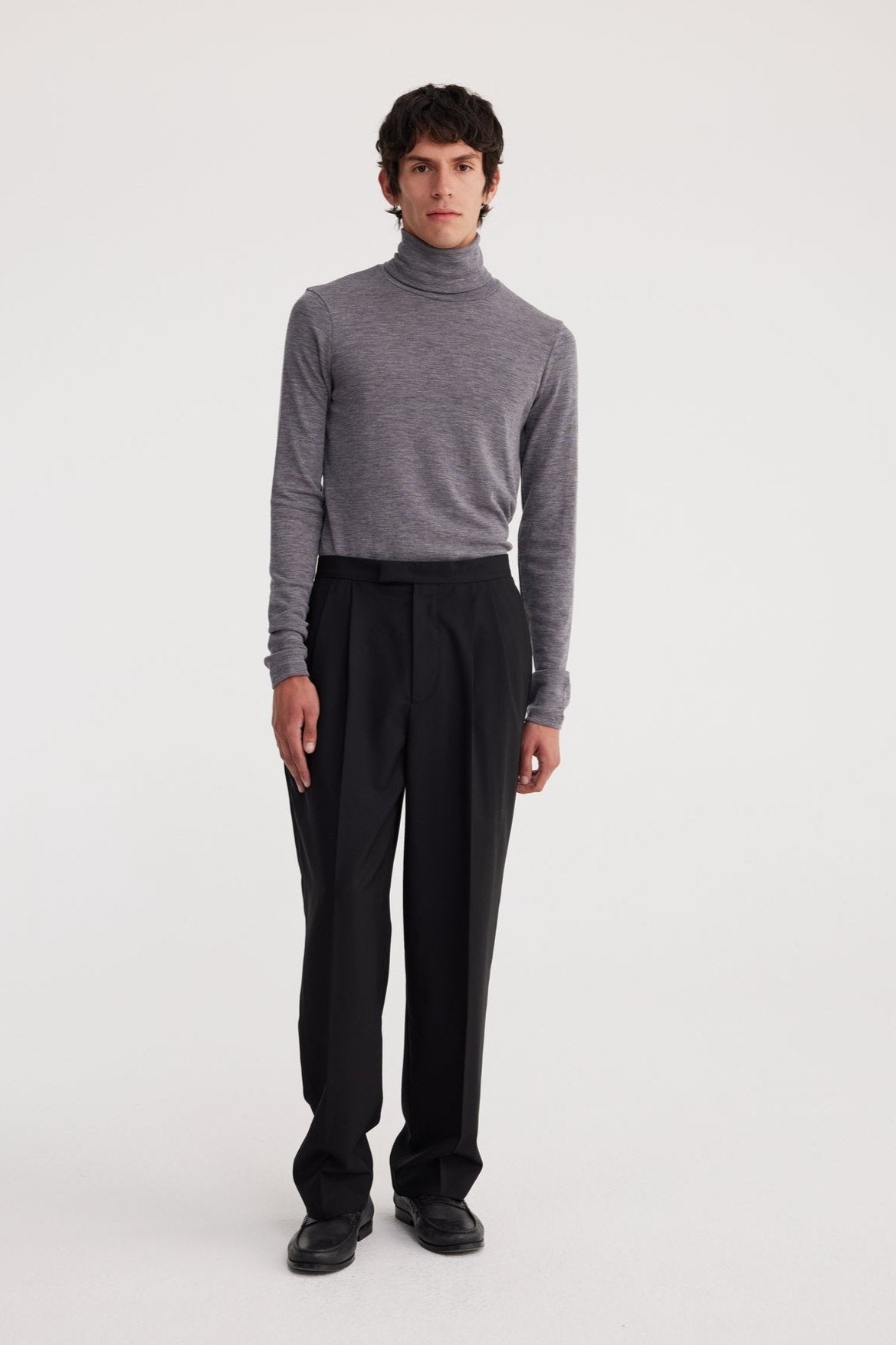 RÓHE MEN FINE MERINO TURTLENECK - DARK GREY MELANGE