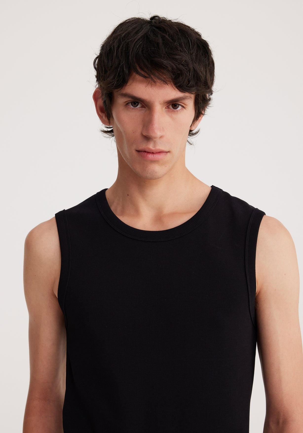 RÓHE MEN HEAVY RIBBED JERSEY VEST - BLACK