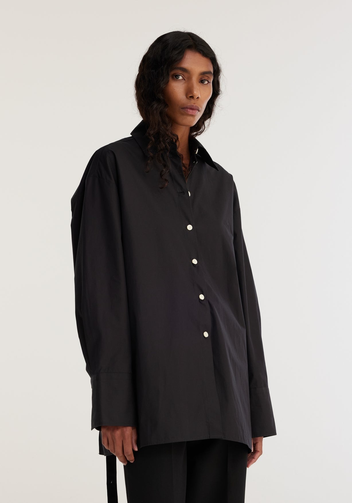 RÓHE OPEN BACK SHIRT - NOIR