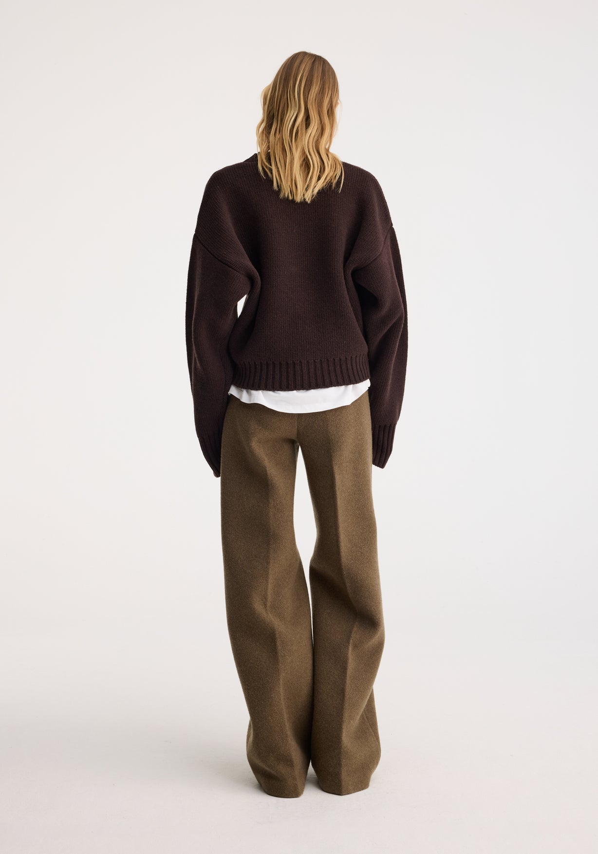 RÓHE COMPACT CREWNECK JUMPER - DARK BROWN